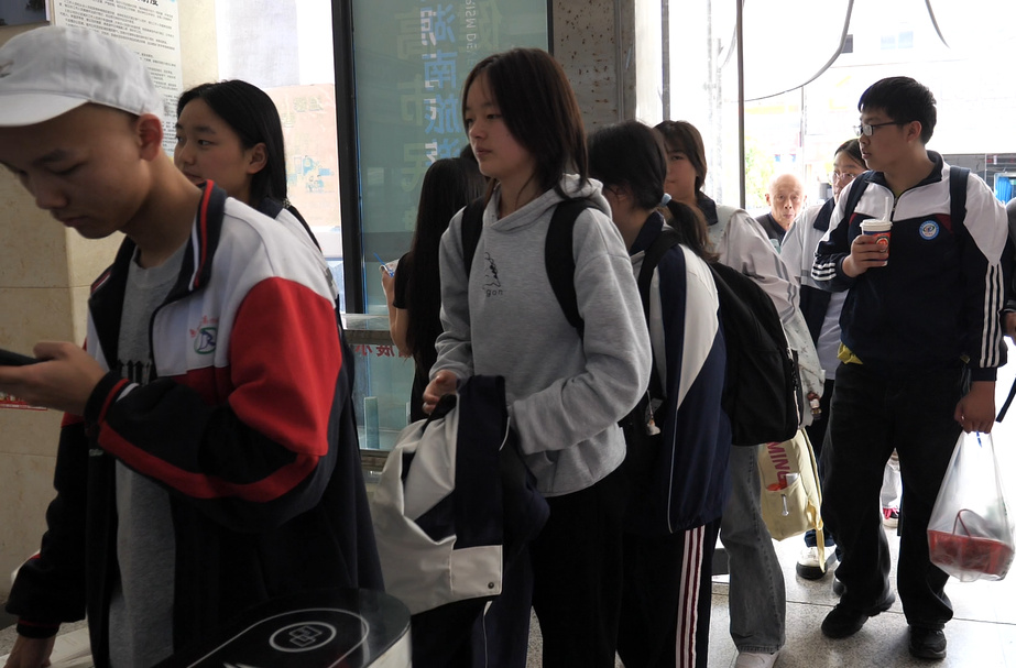 桑植县交投运输有限公司全力护航“五一”假期出行高峰