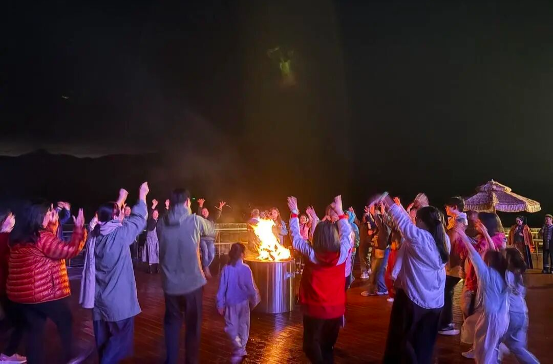 八方来客两岸同心 今夜阿巴砦篝火传情