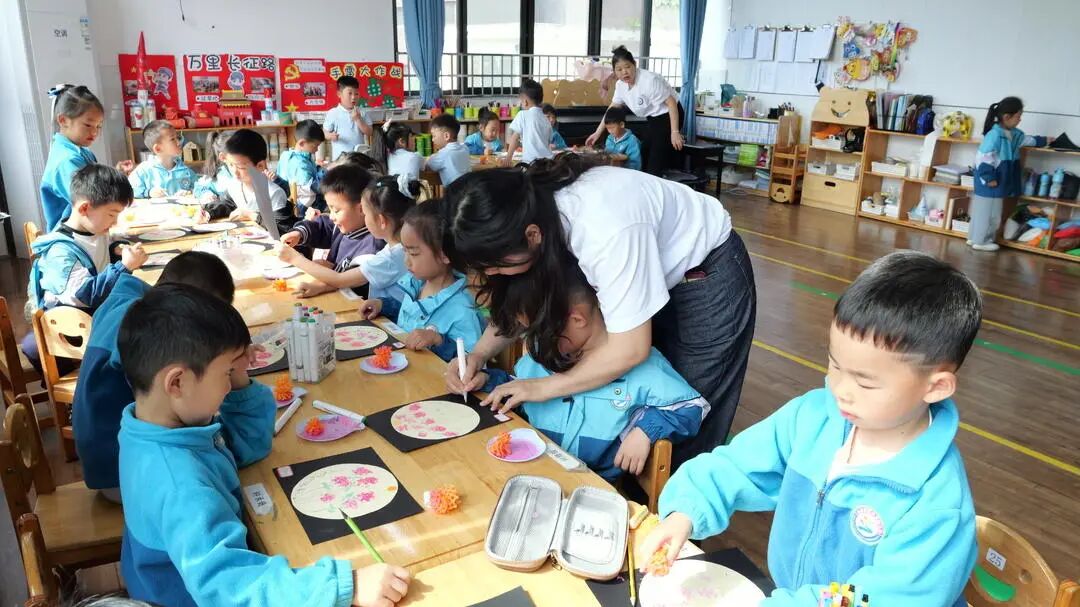 感恩母亲节 爱在时光里——县思源附属幼儿园开展母亲节主题教育活动