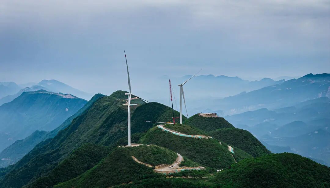 百米高空“穿针引线” 桑植县龙鹤风电场项目建设忙