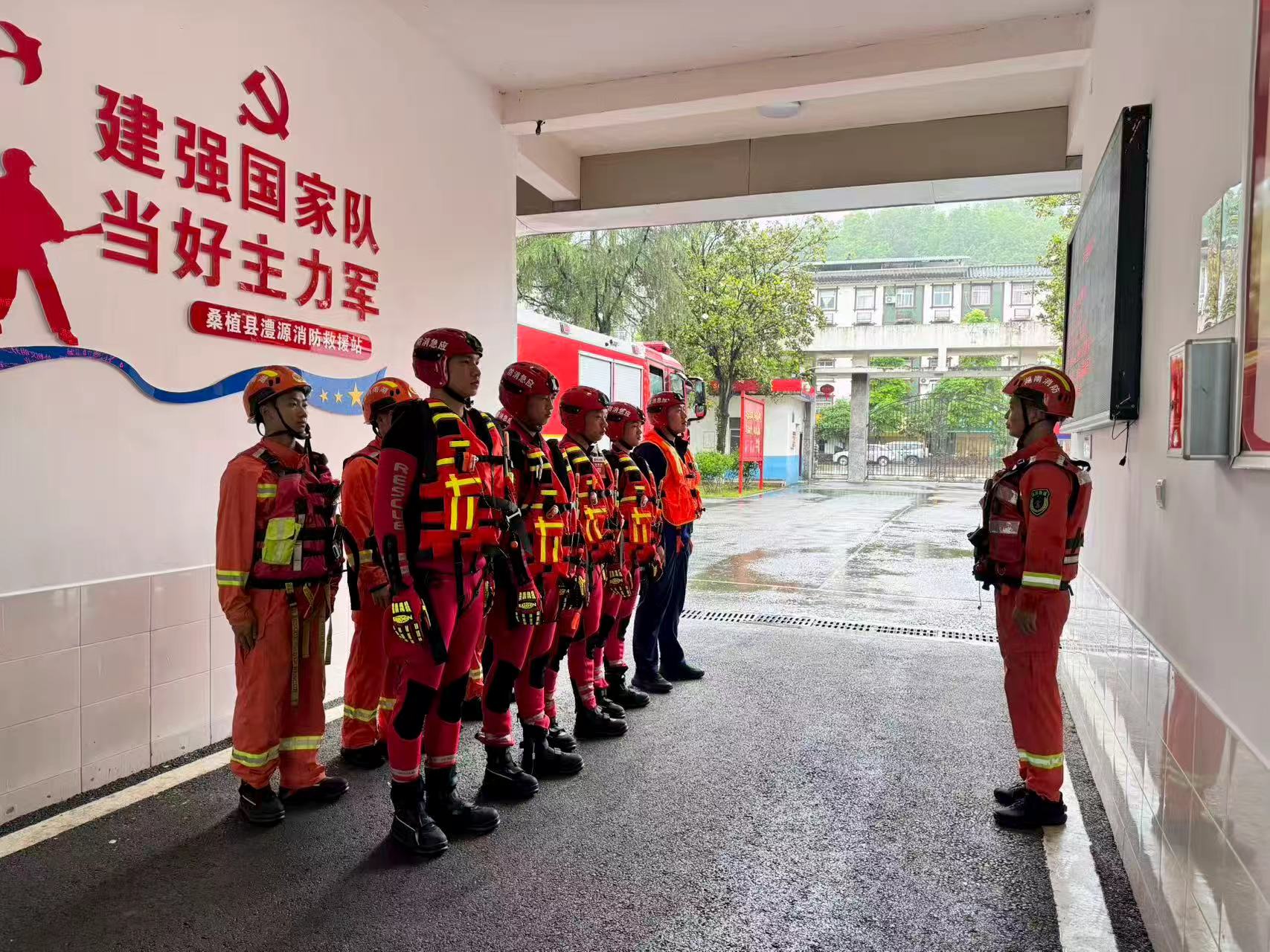 县消防救援局：全力备战防汛抗洪抢险救援 筑牢防汛安全防线