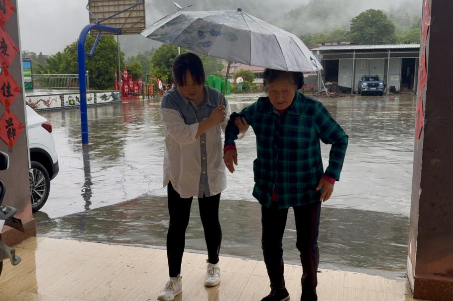 闻“汛”而动 桥自弯镇筑牢防汛安全网