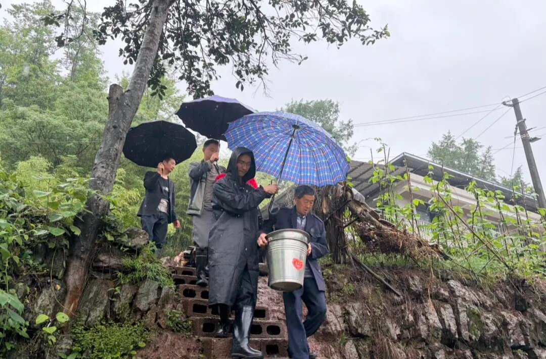 桑植县全力应对强降雨 安全有序转移避险群众160人