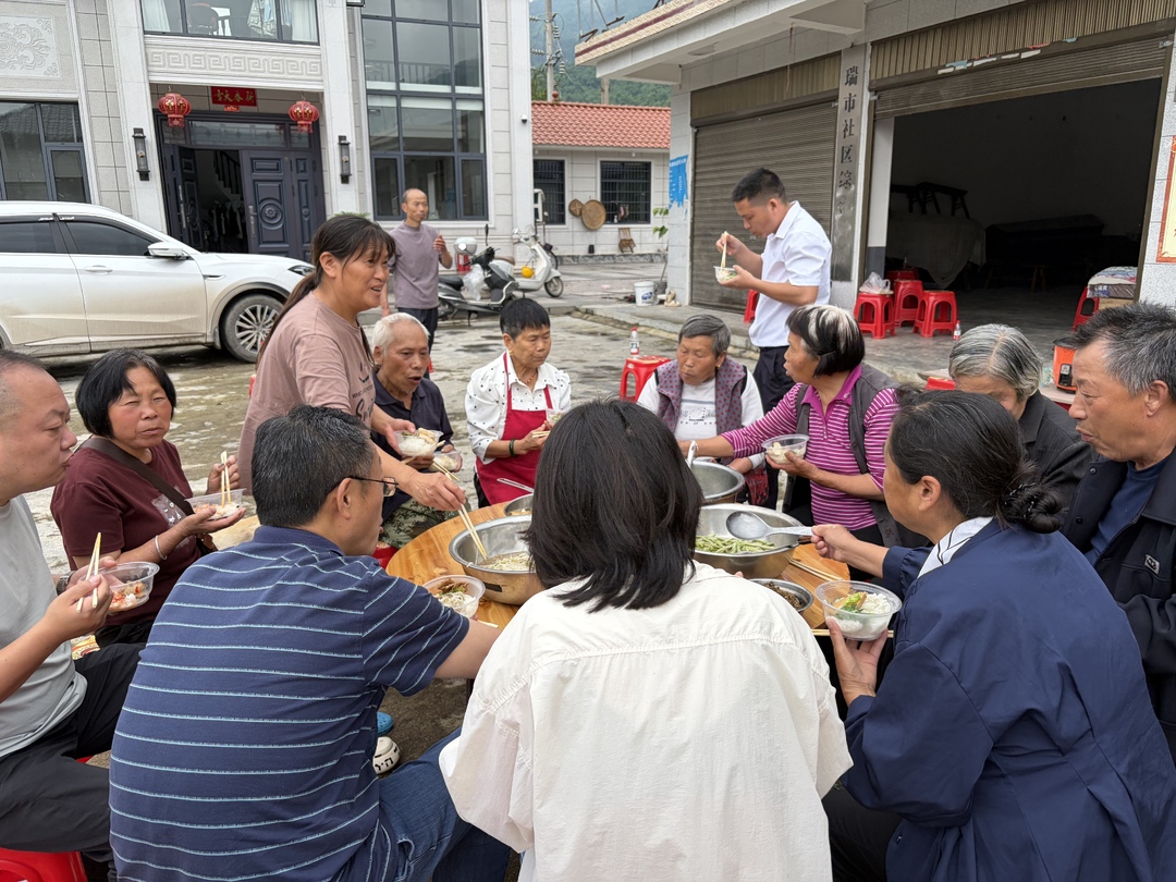 瑞塔铺镇洪沙溪村安置点 风雨中的安心处