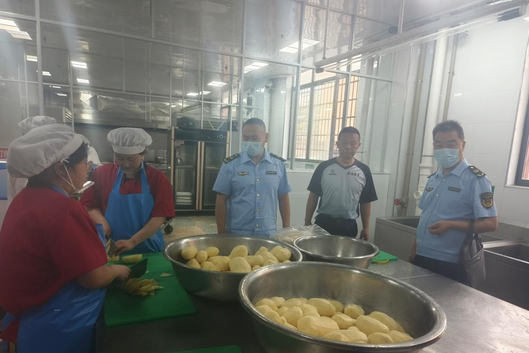 桑植县开展专项行动 护航考生食品安全