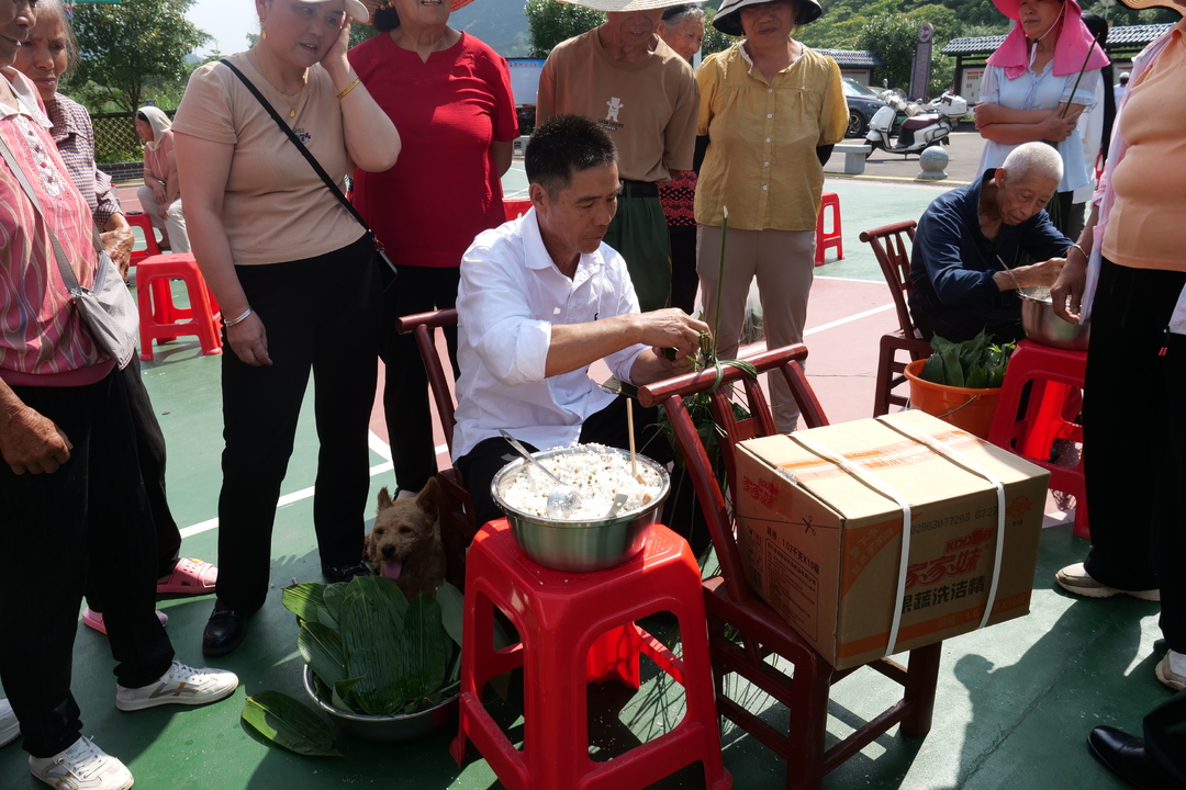 洪家关白族乡陈家院村：浓情端午粽飘香 包粽比赛庆佳节