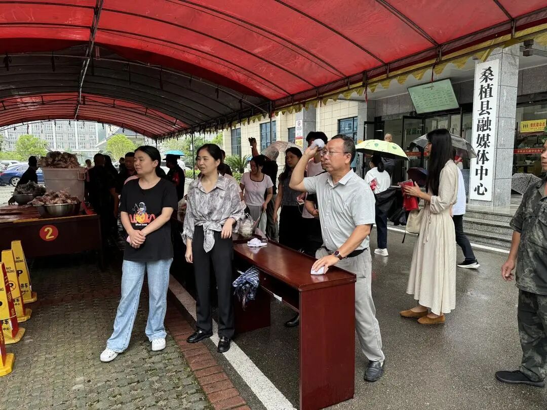 桑植县机关事务服务中心举办端午趣味活动