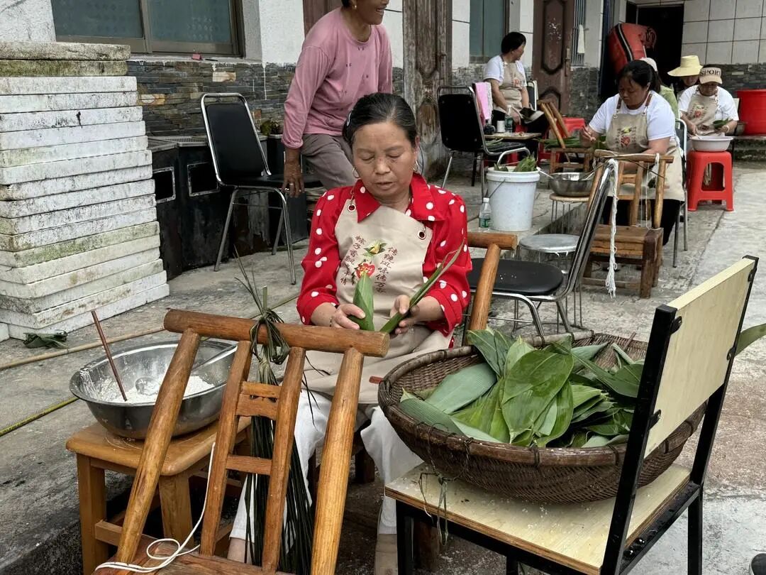 粽香迎端午 党群共振兴——上洞街乡二户溪村端午主题活动凝聚乡村振兴合力