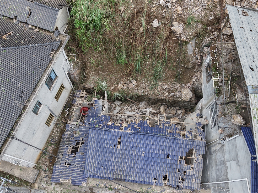 协同作战实现零伤亡 湖南中烟驻村工作队助力金龙村成功处置岩体崩塌险情