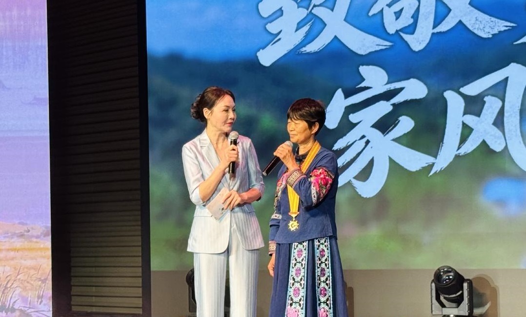榜样闪耀！贺晓英登台“湖湘好家风”故事分享会 四十载坚守传扬红色家风