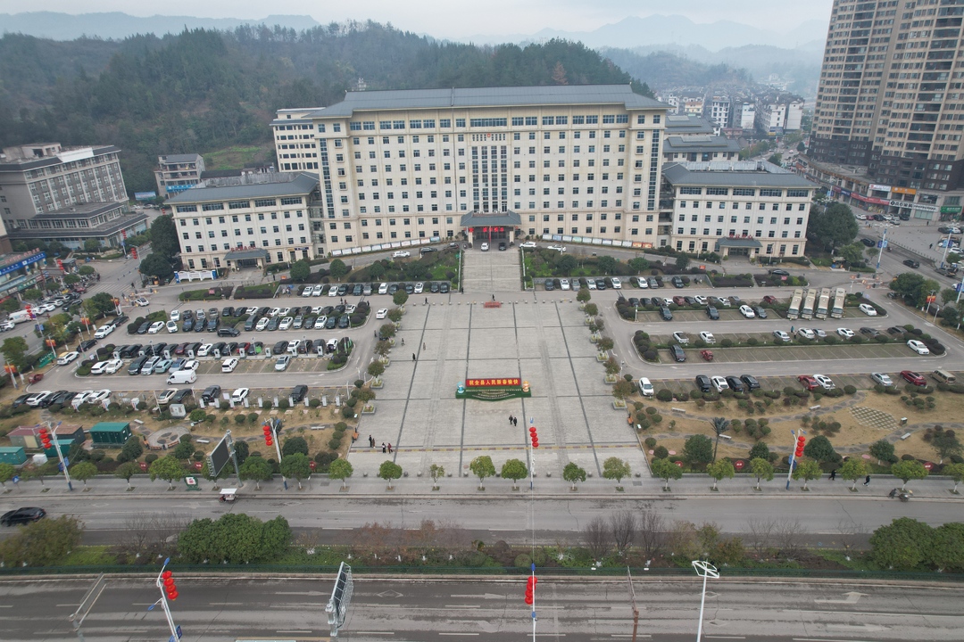 马上办丨县城区机关事业单位停车场错时开放 缓解城区停车难题