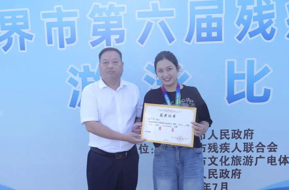 三连冠！桑植运动员喻春秀驰骋市残运会泳池 母子同心为爱拼搏