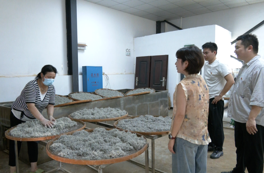 县妇女联合会赴官地坪镇开展留守妇女儿童关爱行动
