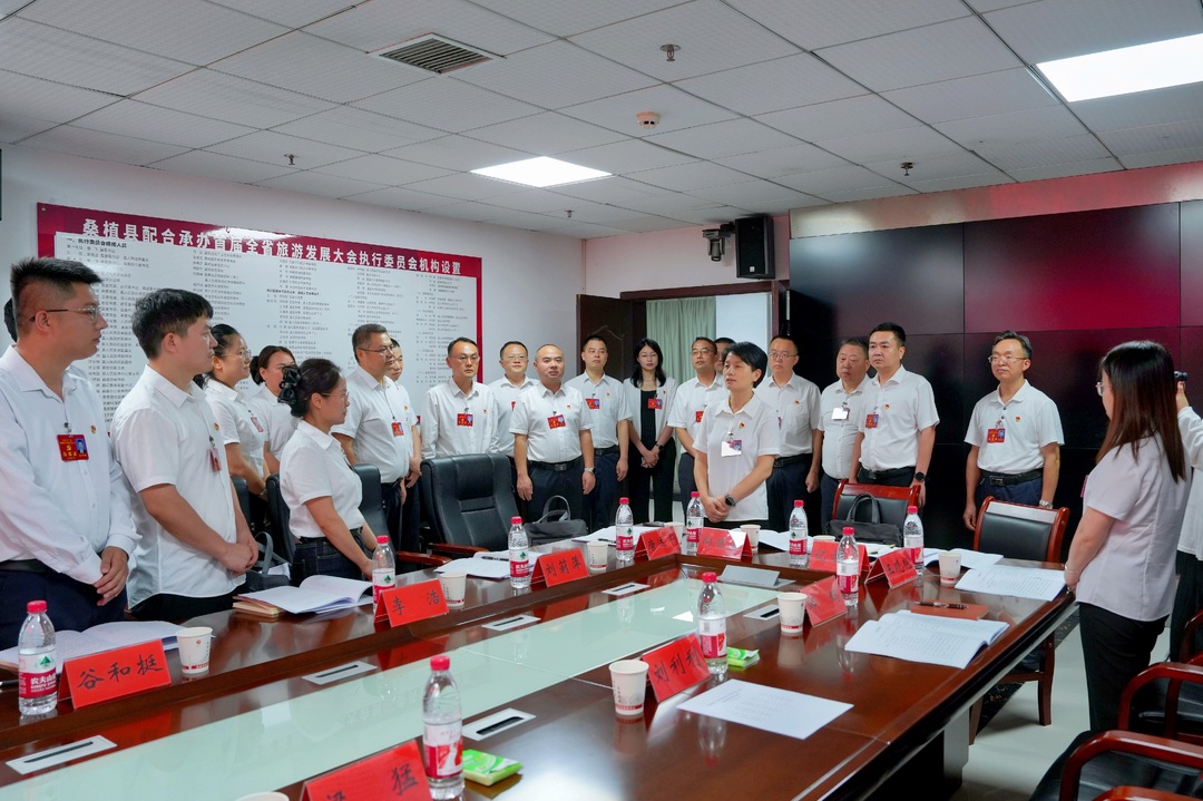 聚焦党代会丨黄瑛带队看望参加桑植县第十四次党代会代表