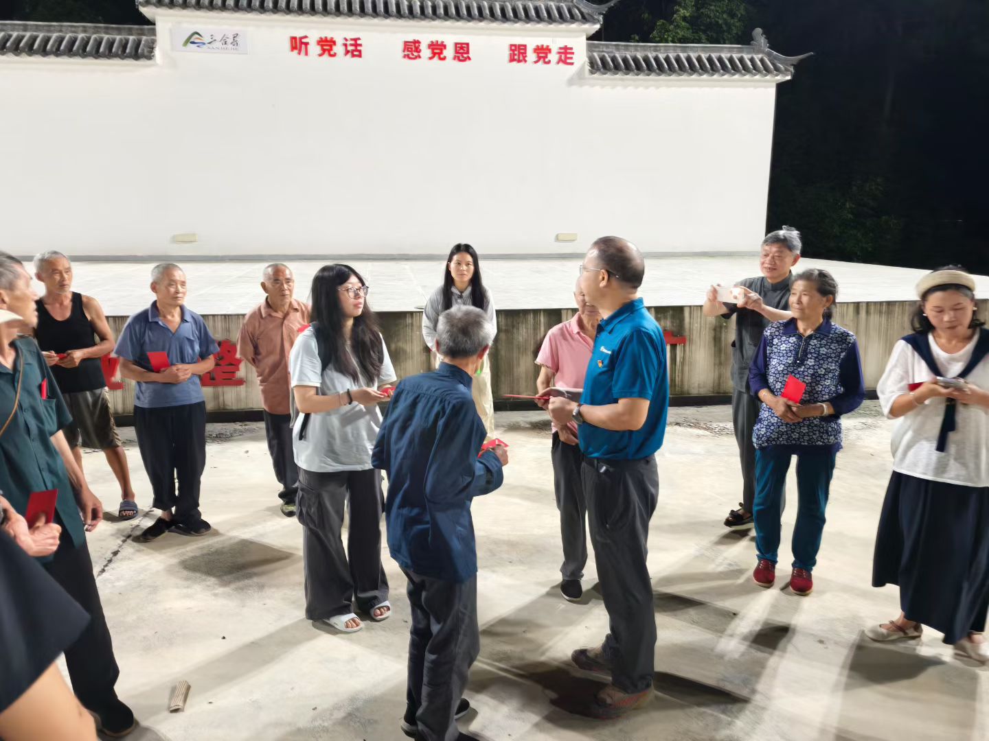 湖南柯林瀚特环保科技有限公司：党建聚合力 爱心暖乡村