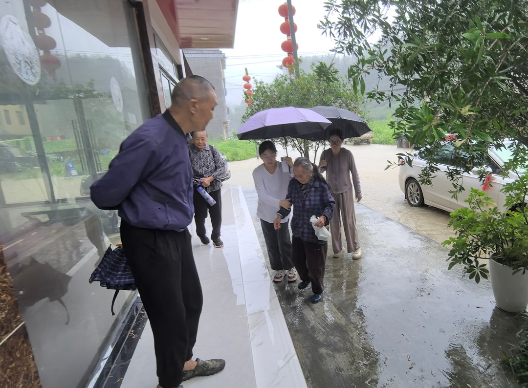 河口乡紧急转移群众109户295人 筑牢汛期安全防线