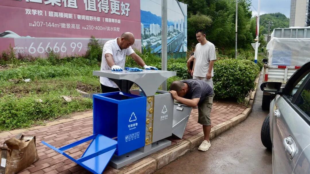 马上办丨桑植县城区新装果皮箱 环卫设施再升级