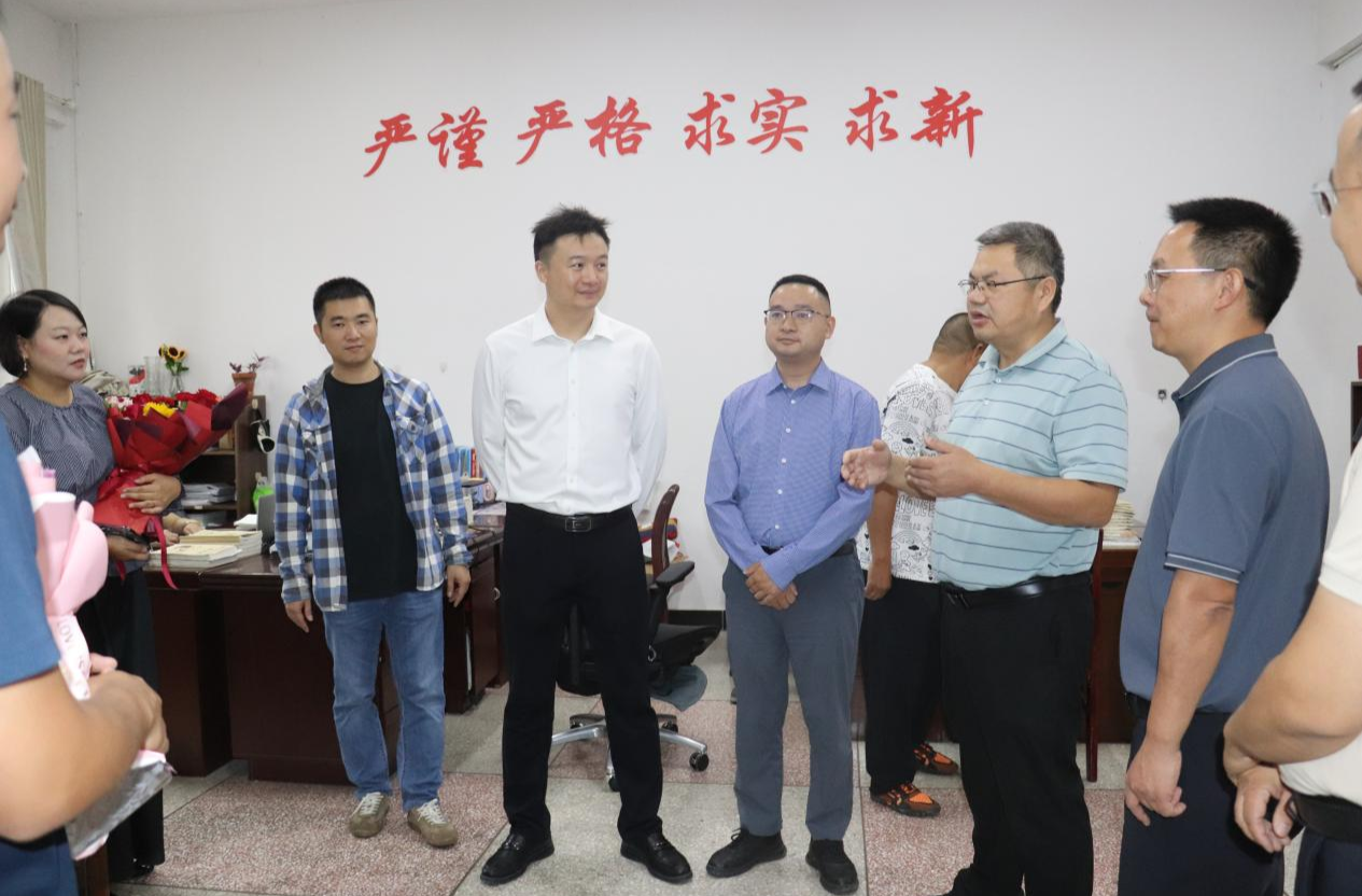 桑植县教育局联合长沙县帮扶工作组慰问长沙支教教师