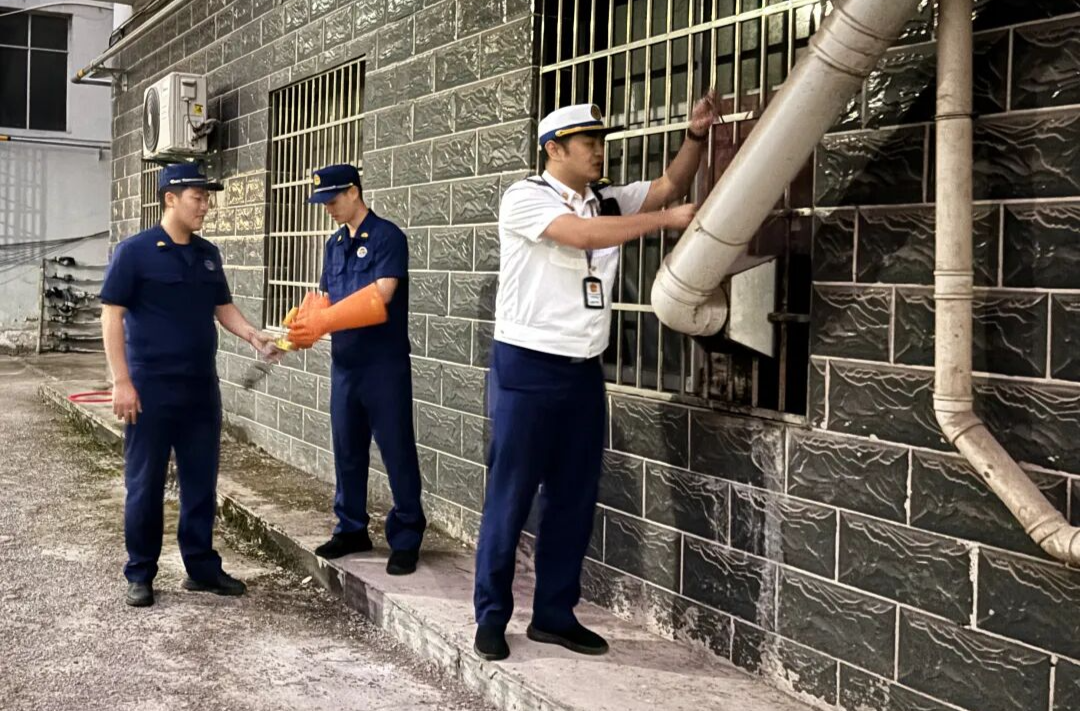 桑植：夜查除隐患 整治飞线充电筑牢安全防线