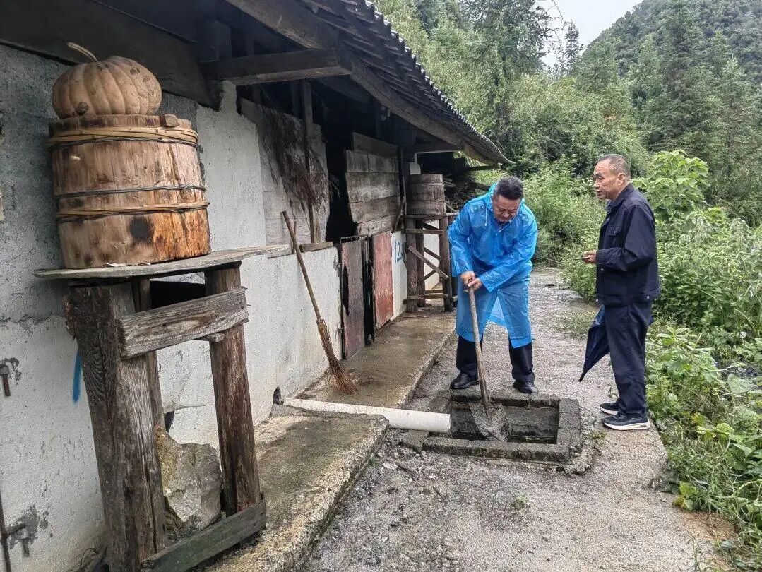 桑植县公安局：  党建引领环境整治 警民共建美丽家园