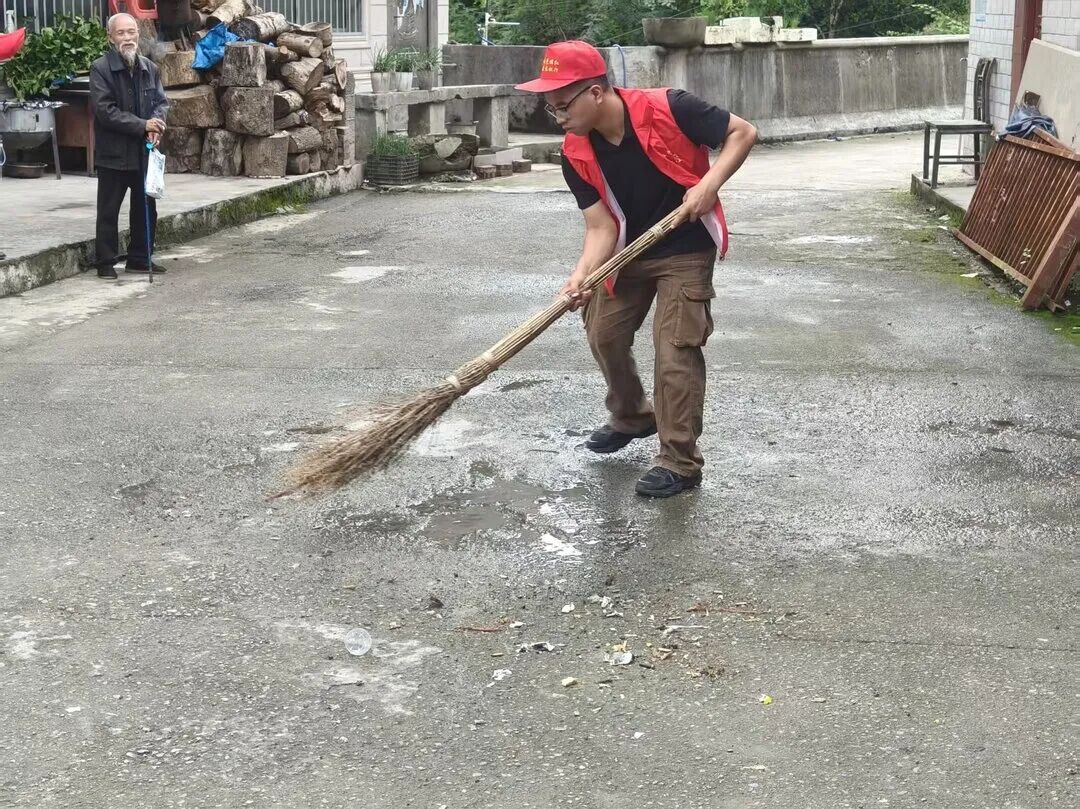 桑植县农机事务中心开展人居环境整治