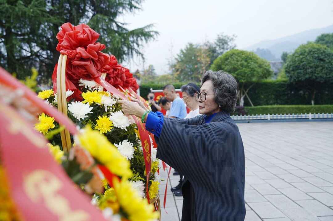 革命后代回桑植调研爱教基地建设