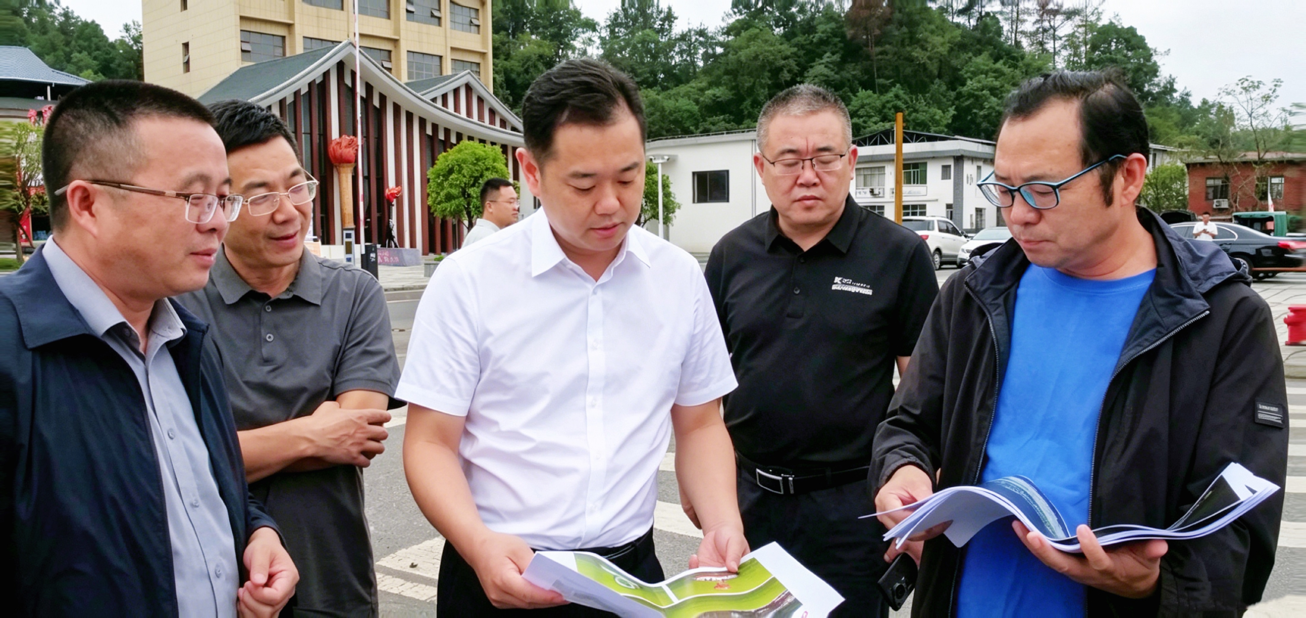张冲调研第21届湖南张家界森林保护节筹备及生态环境整改工作