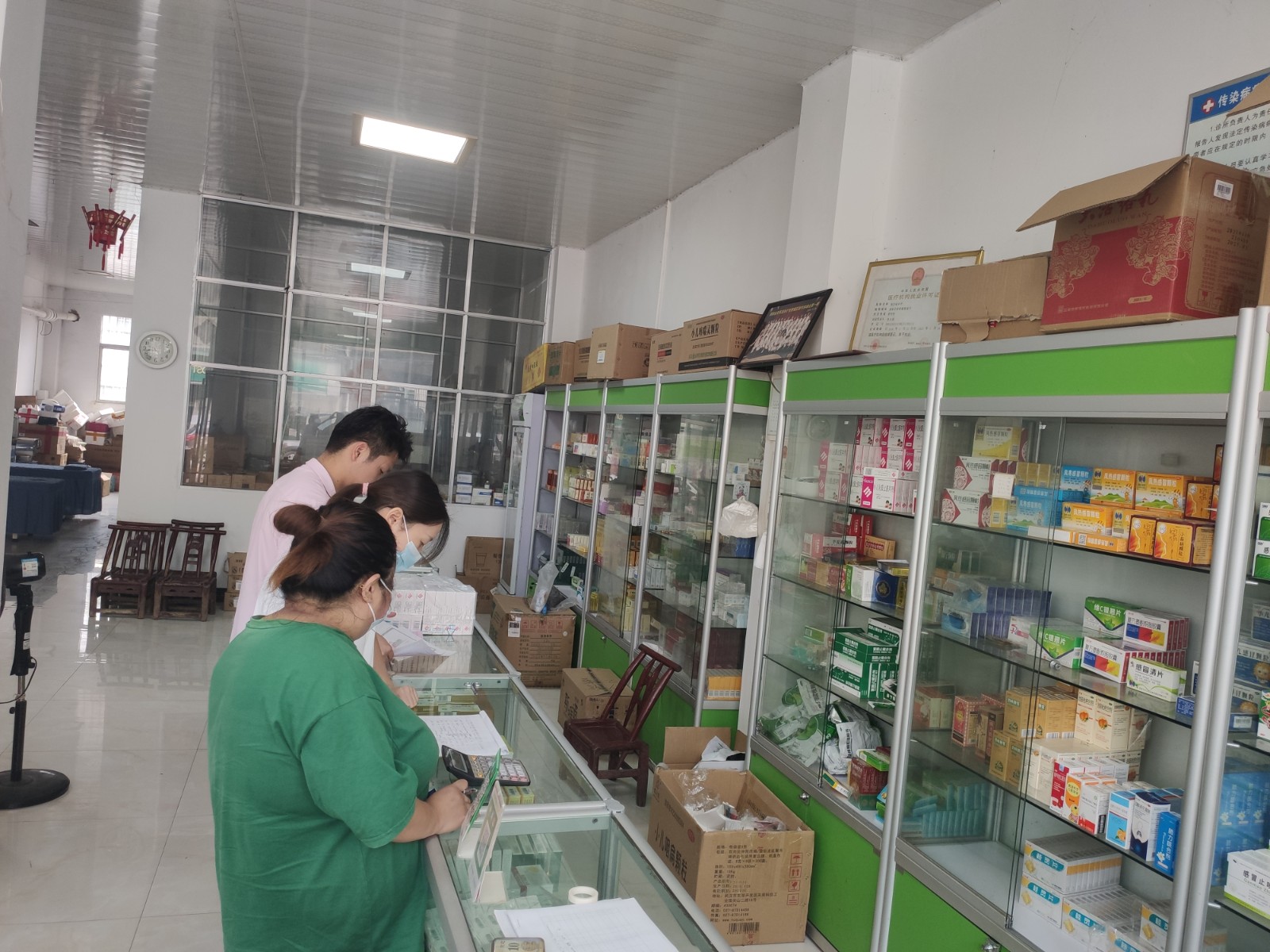 瑞塔铺镇：监督在线，把好疫情防控药品销售关口