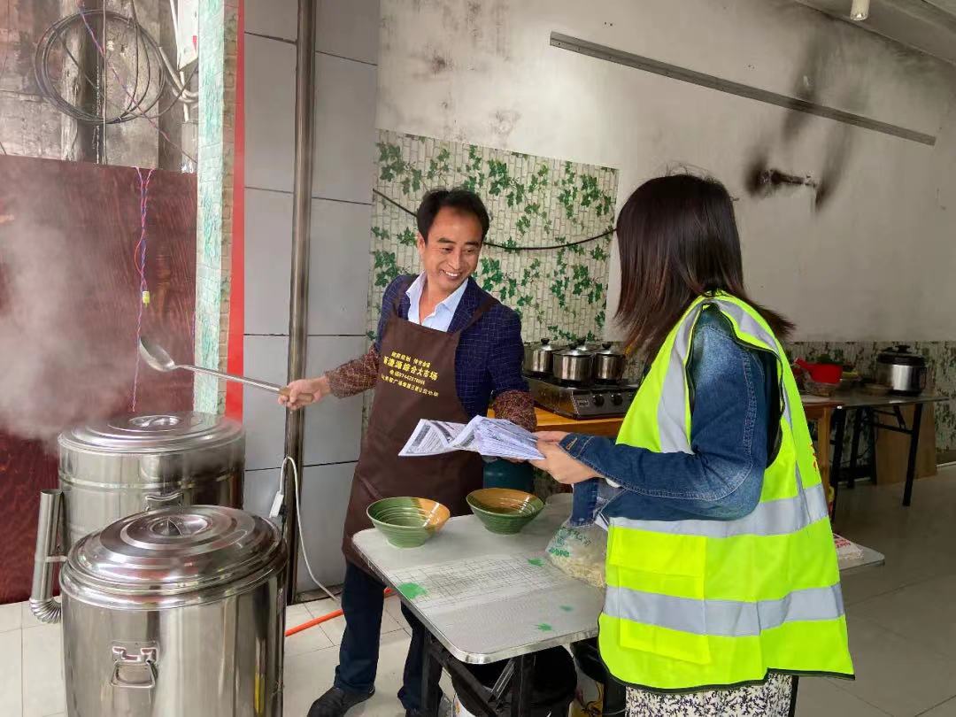 陈家河镇：守护舌尖上的安全 开展食品安全宣传