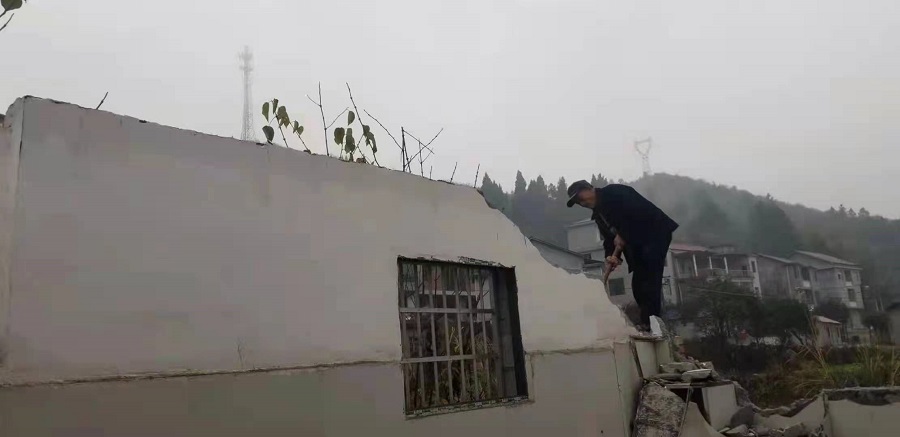 控违治违丨零容忍！利福塔镇依法拆除一处违法建筑