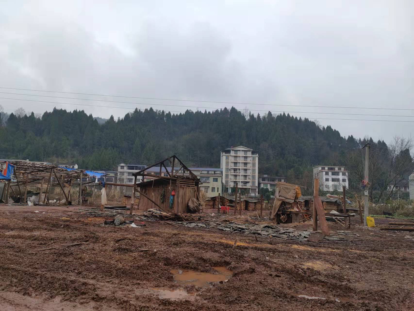 控违治违丨企业主动拆除违法建筑共计720平方米