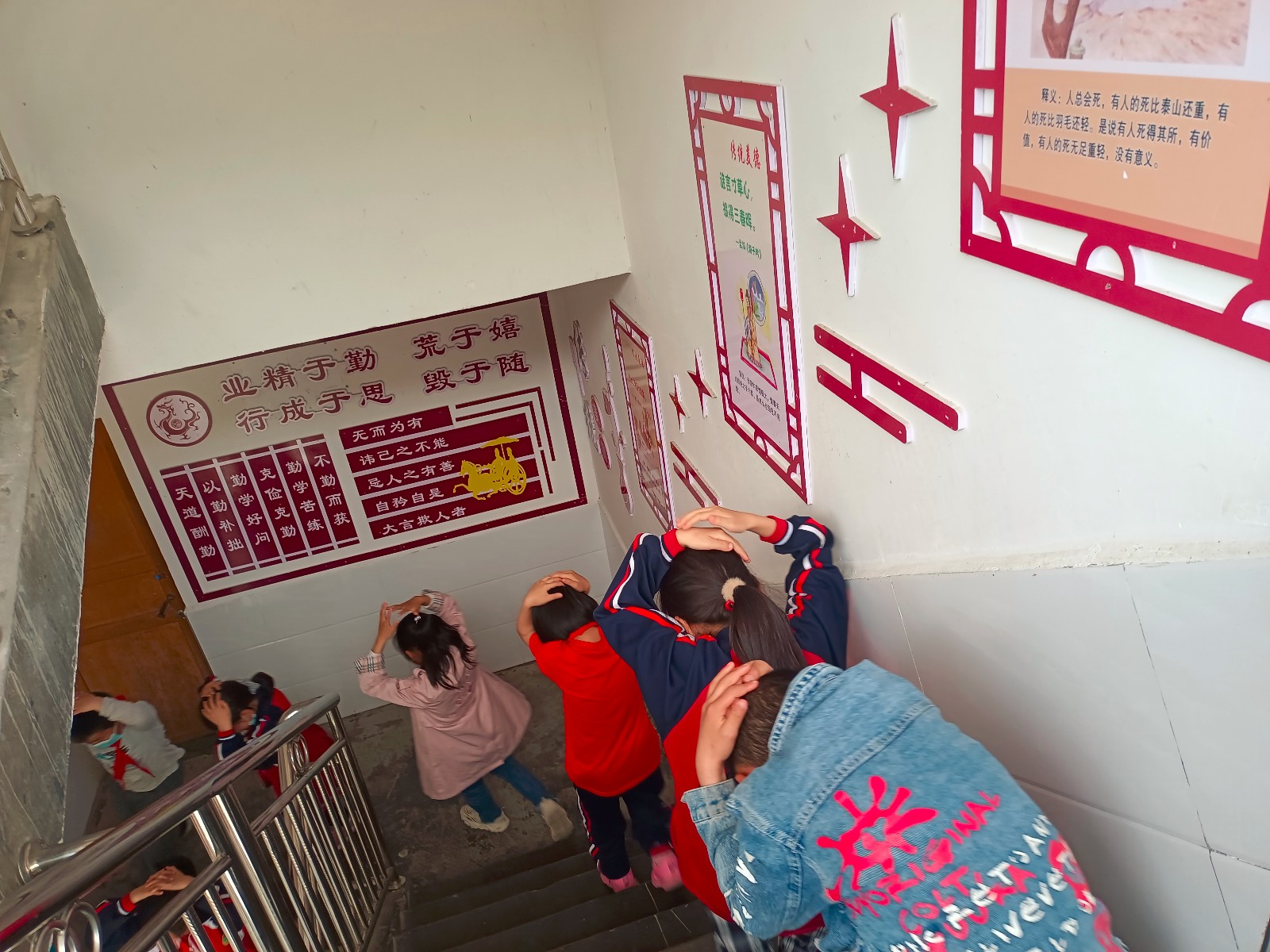淋溪河学校开展防灾减灾应急演练