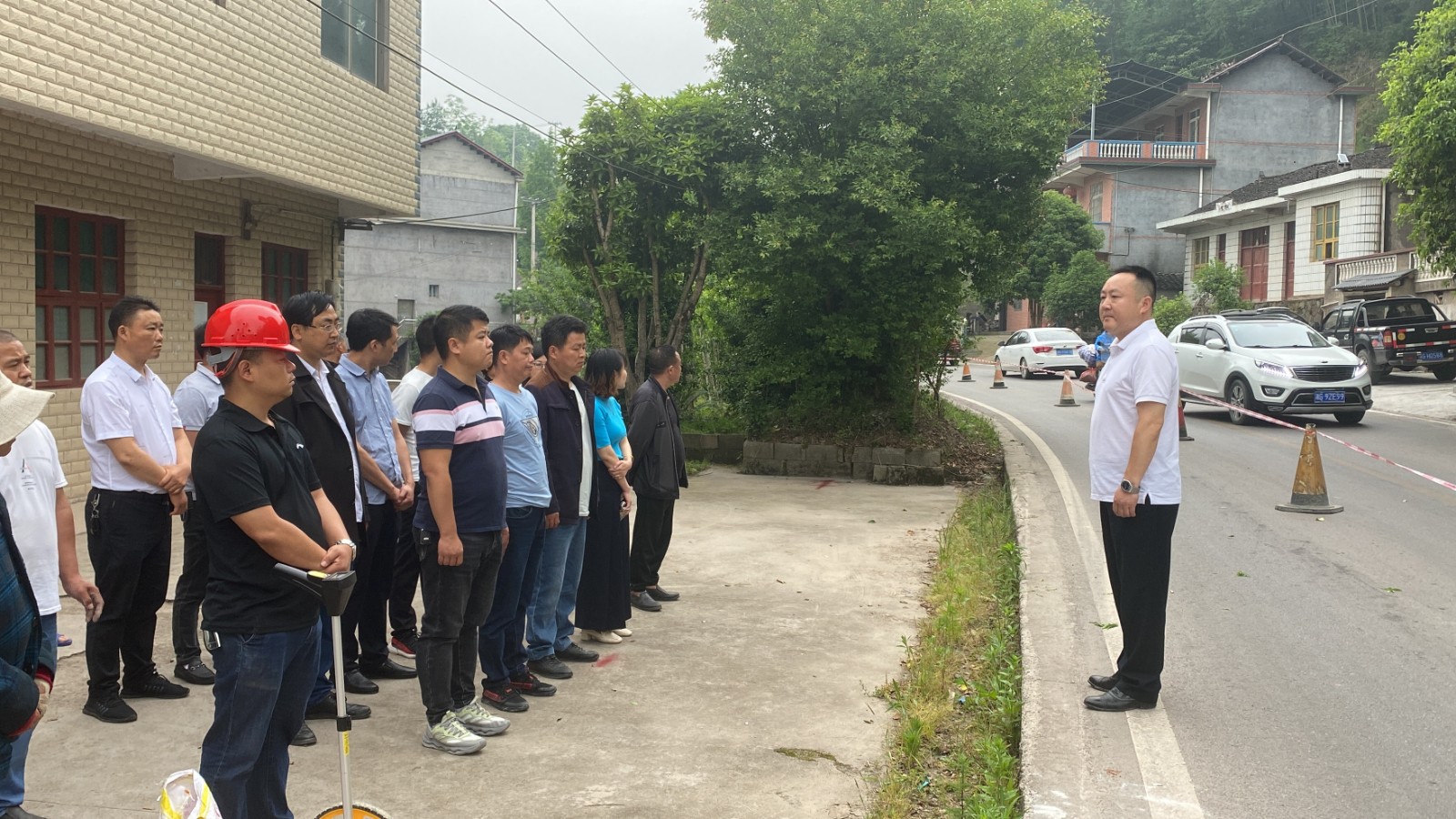 空壳树乡党员干部全力以赴为旅发大会增砖添瓦