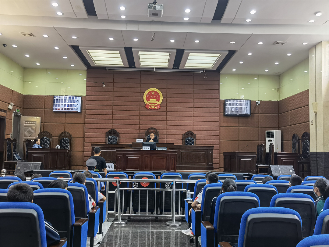 桑植县人民法院：集中宣判涉毒案件  学生现场旁听接受教育
