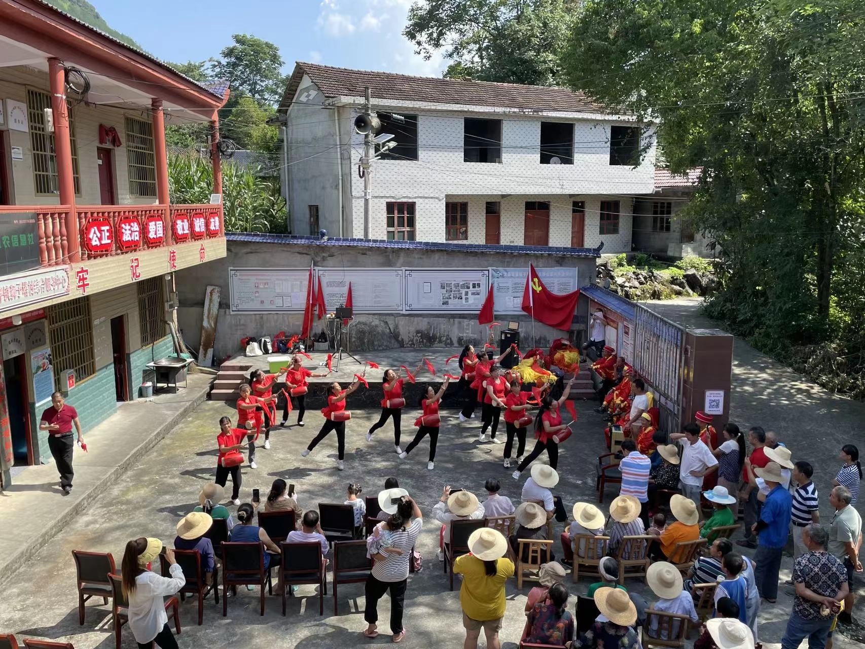 龙潭坪镇：一颗红心永向党 民族团结一家亲