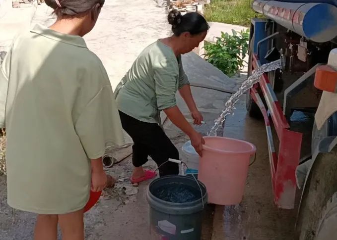 瑞塔铺镇：党群合力抗旱情 送水上门润民生