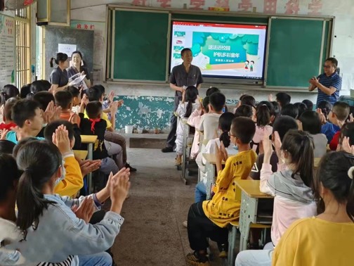 瑞塔铺小学：“利剑护蕾”普法课走进校园