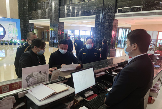 县市场监管局开展疫情防控专项检查