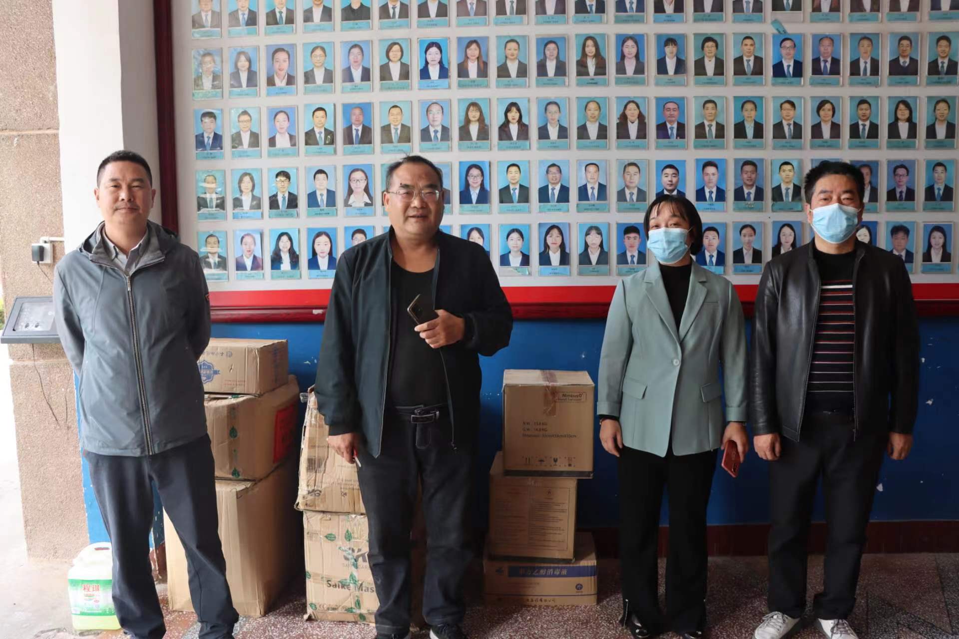 洪家关白族乡：捐赠防疫物资 保障师生生命健康安全