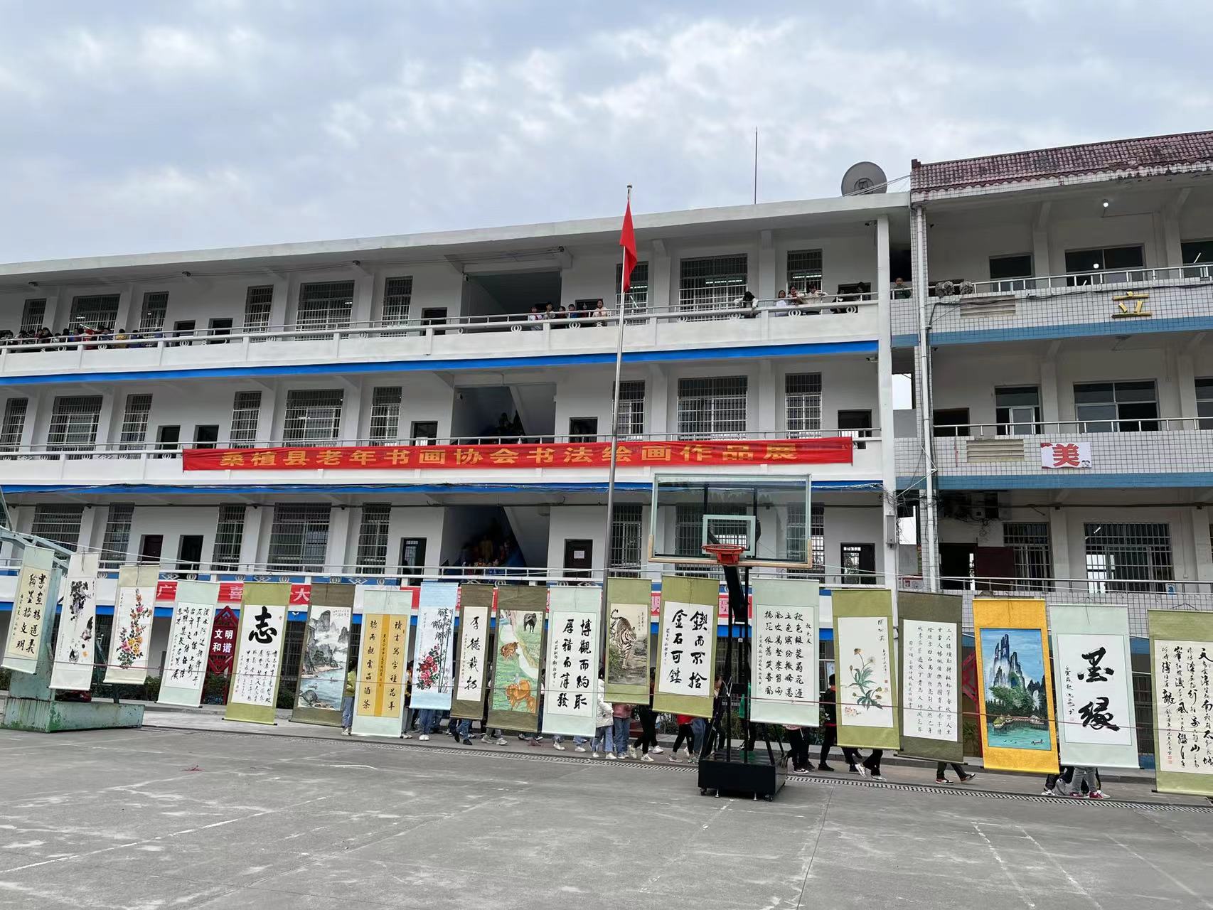 县老年书画协会走进陈家河小学 书画文化润校园