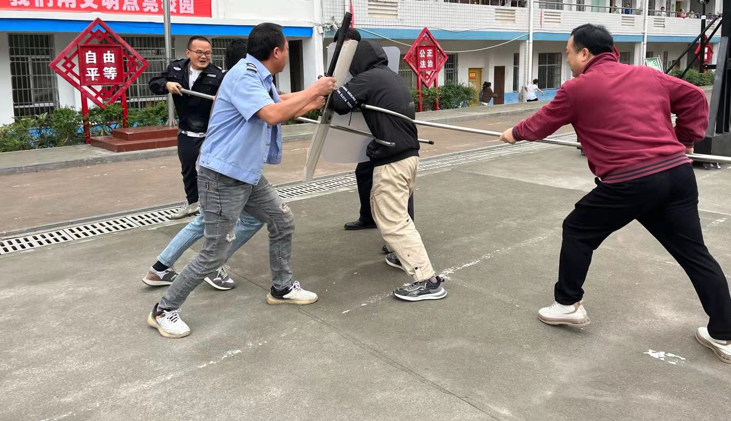陈家河小学：实地场景演练 维护师生安全