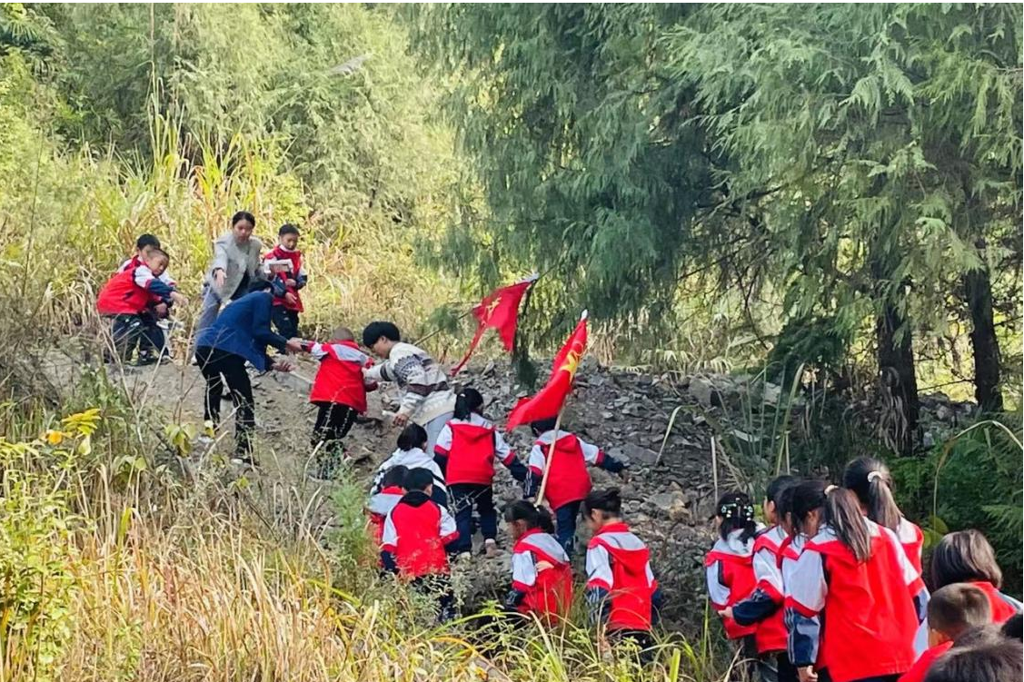 桑植县四方溪小学开展红色文化主题教育实践活动