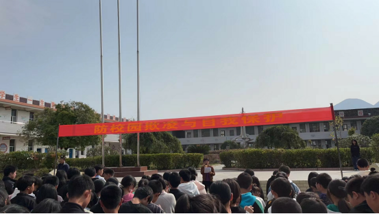 桑植县官地坪中学开展“防校园欺凌和自我保护” 专题讲座