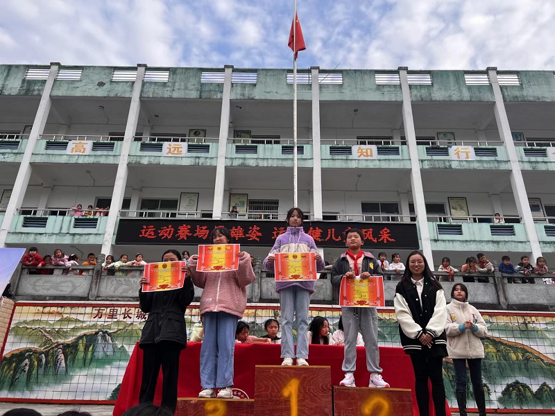 沙塔坪小学：运动奏响生命 运动点燃激情