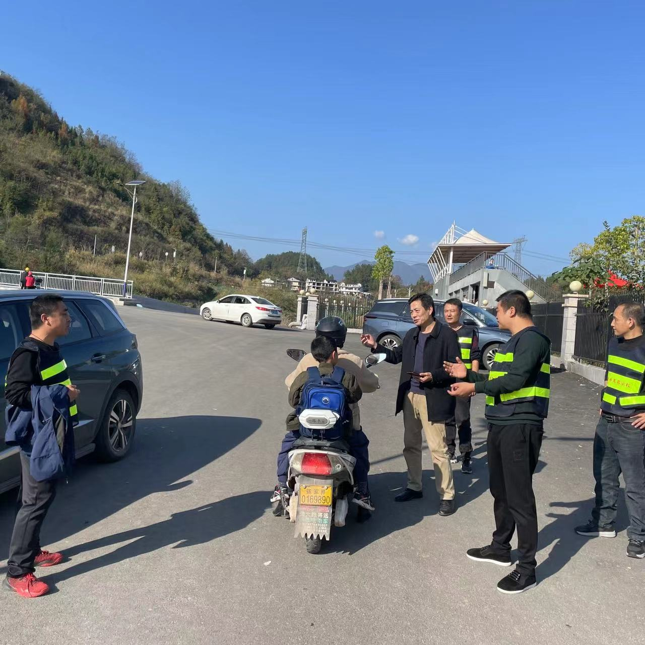 桑植县芙蓉学校：持续深入推进“一盔一带”安全守护行动