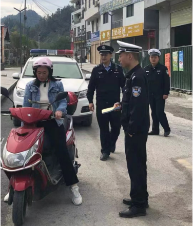 河口乡持续开展“一盔一带”专项整治行动