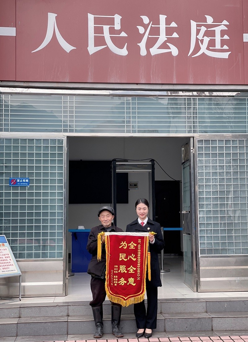 桑植县人民法院：一心为民办实事 锦旗飘扬传真情