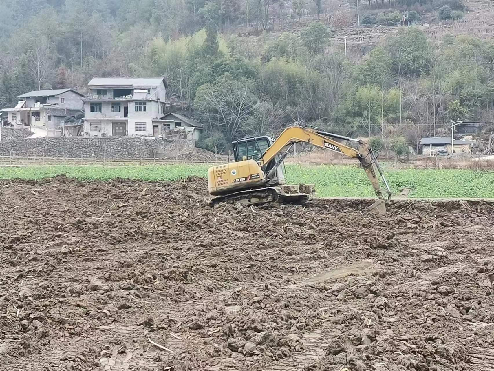 官地坪镇富平村高标准农田建设如火如荼