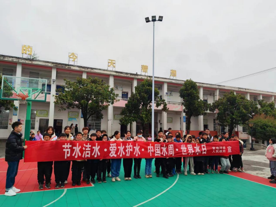 官地坪镇：携手爱水护水 守护母亲河