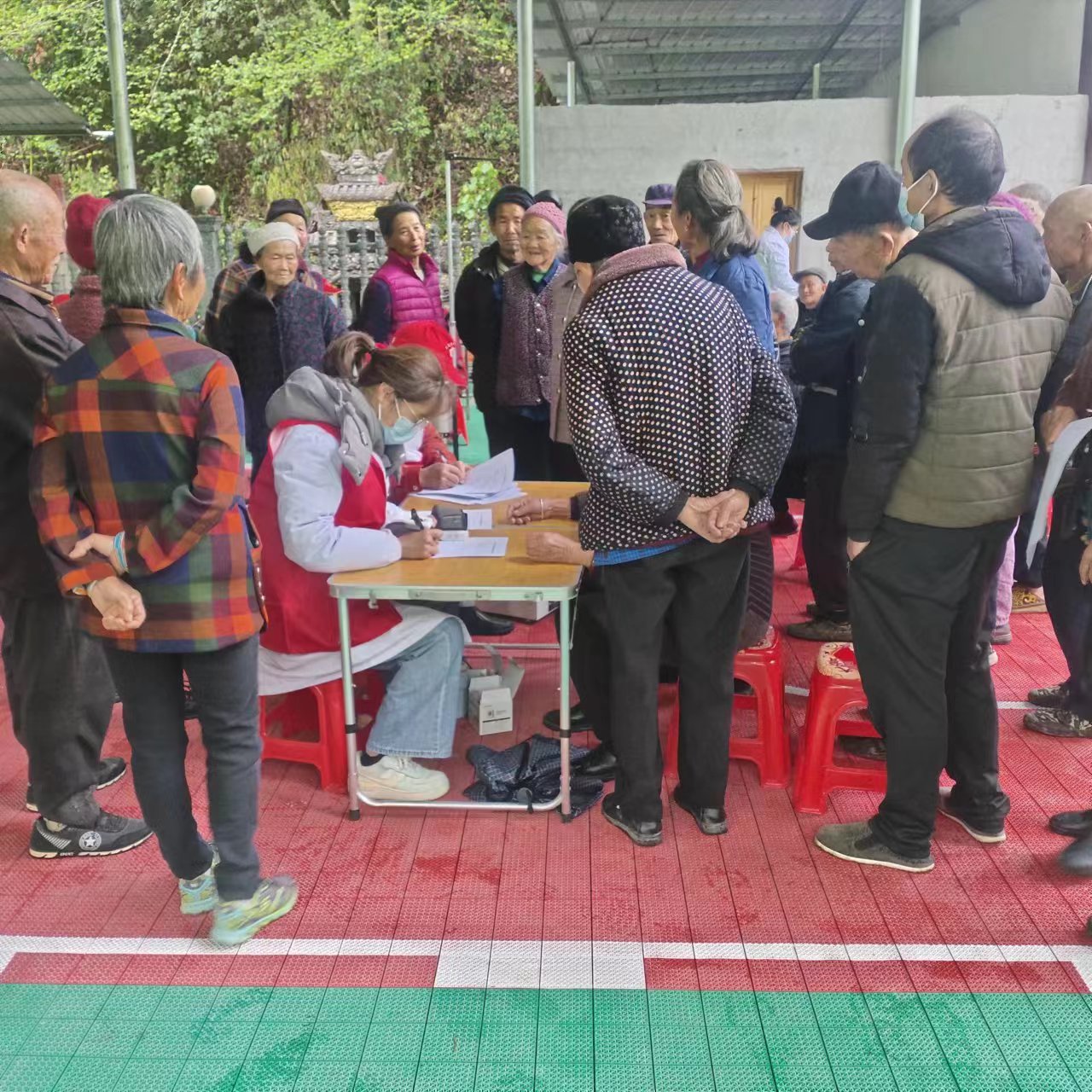 桑植县总医院沙塔坪分院开展“关爱老人、共建和谐”服务活动